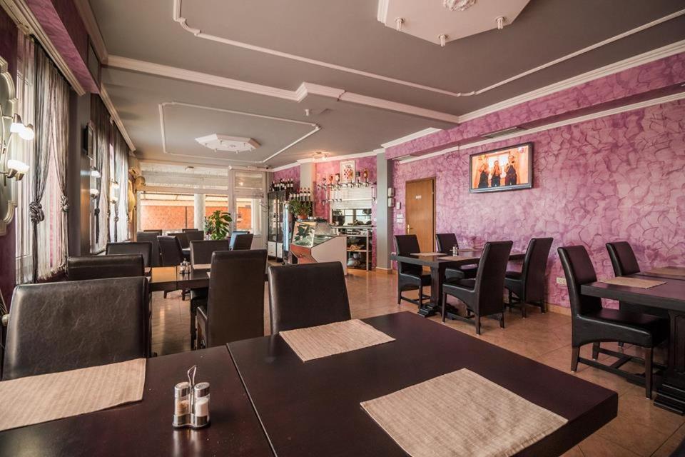 Domin Osijek Hotel Eksteriør billede